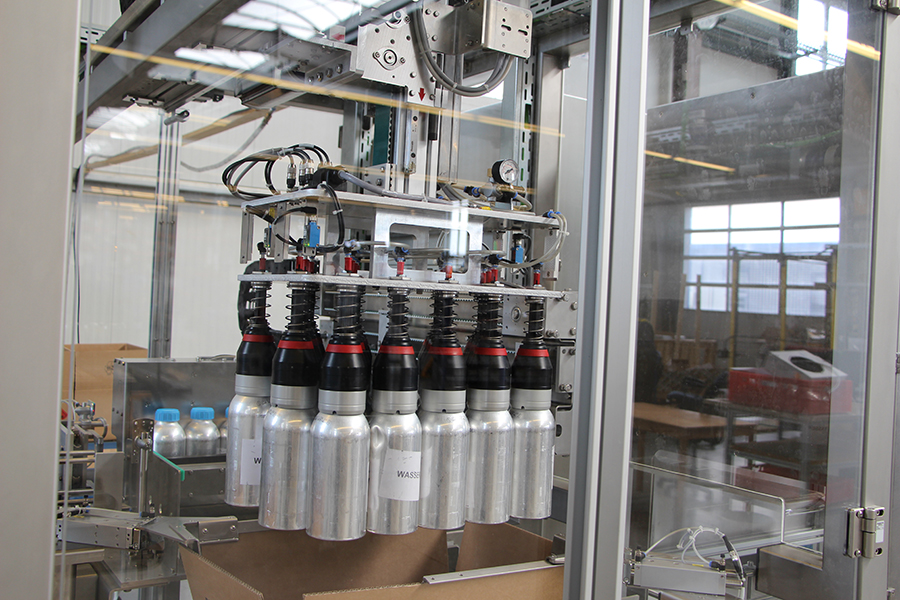 Palettierer, Aufrichter, Traydeckler, Wrap- Around- Packer, Fördertechnik. Mehrachsige Roboterlösungen, Kartonagen mit Steckverschluß oder Heißleimverschluß